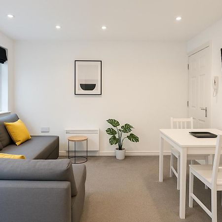 6 Person Apartment In City Centre Cardiff Bagian luar foto